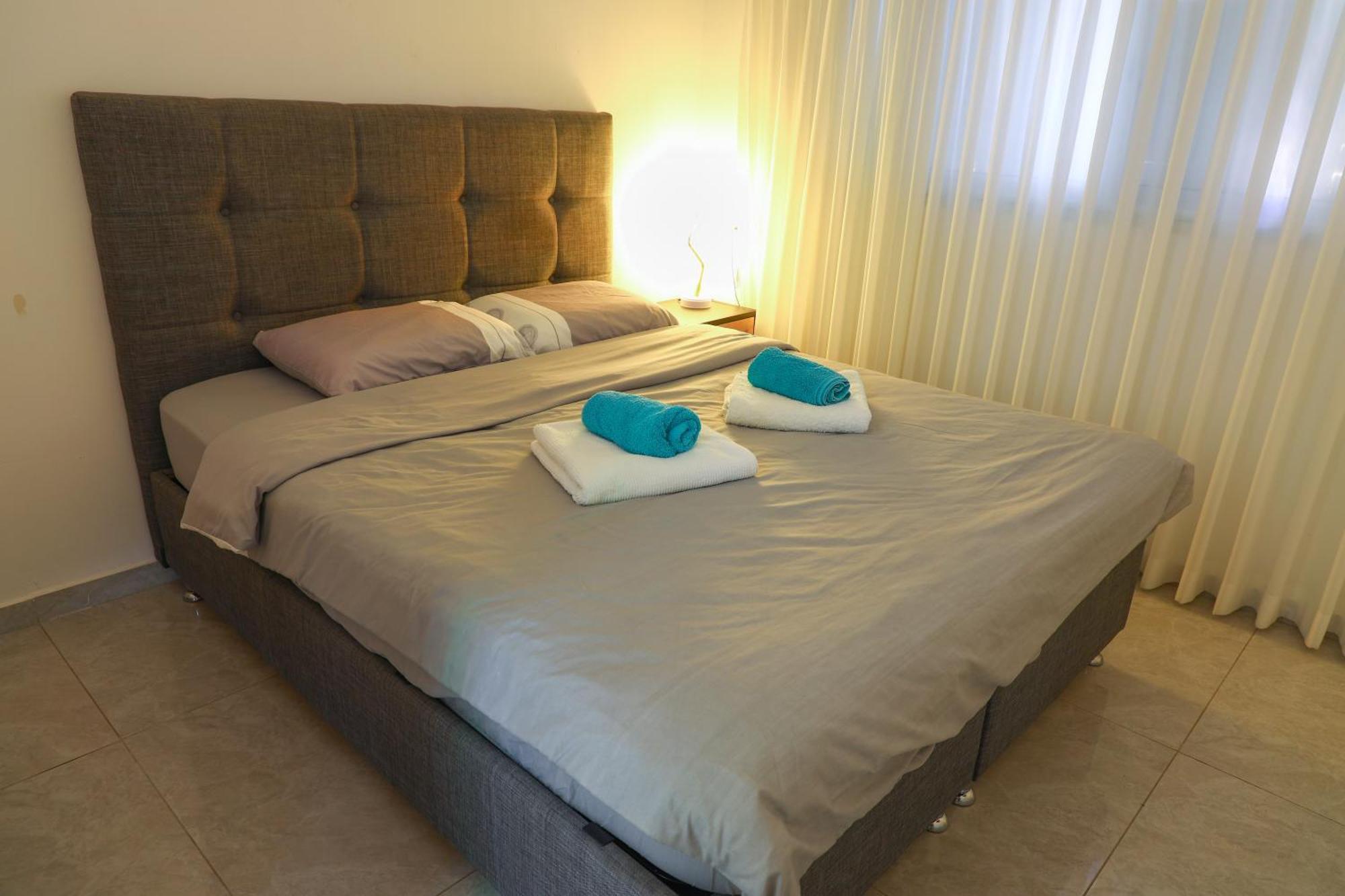 דירת יהלום חדשה ומודרנית 5 דקות נסיעה מהים Apartment